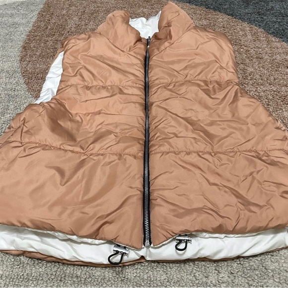 Vine & Valley Cream & Brown Women’s Reversible Puffer Zip Vest Size L - Picture 5 of 5